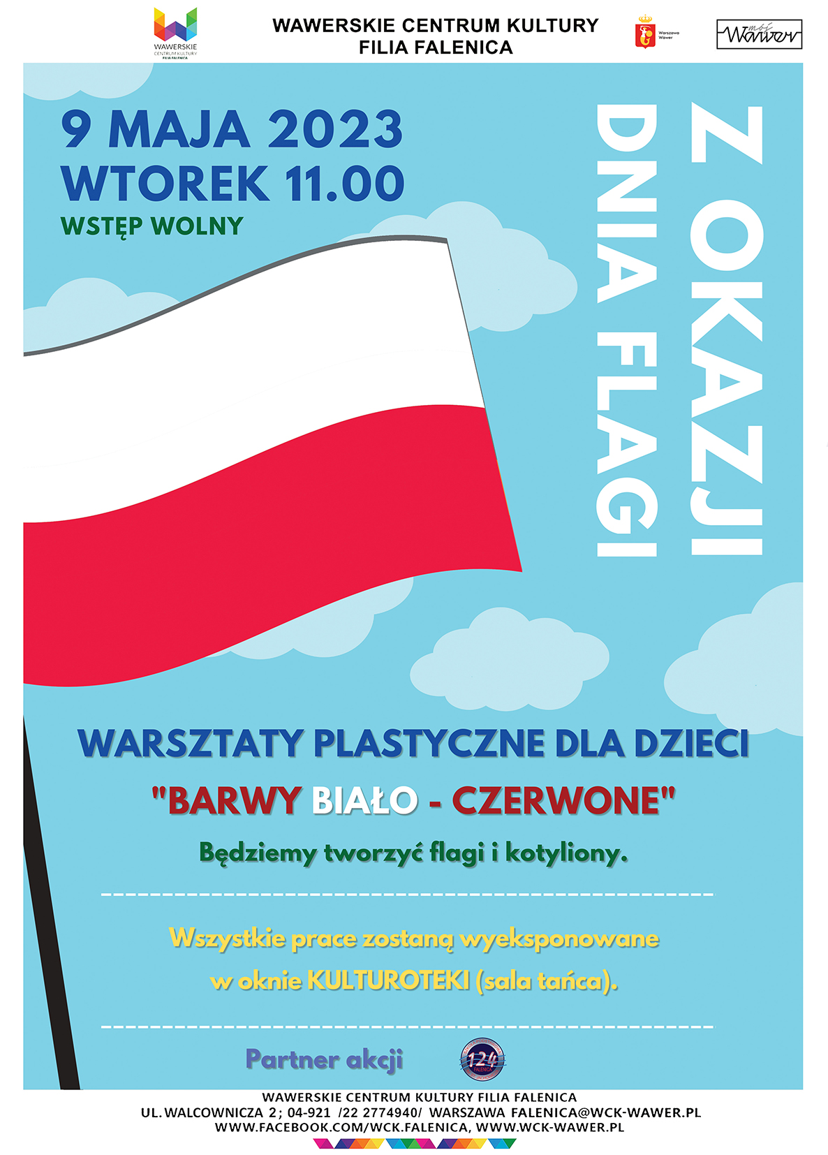 flaga polski, biało czerwona powiewająca na błekitnym niebie